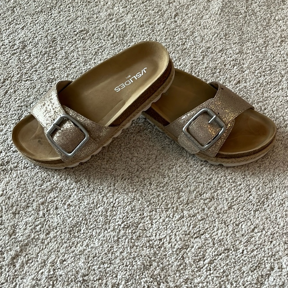 Women’s metallic sandal